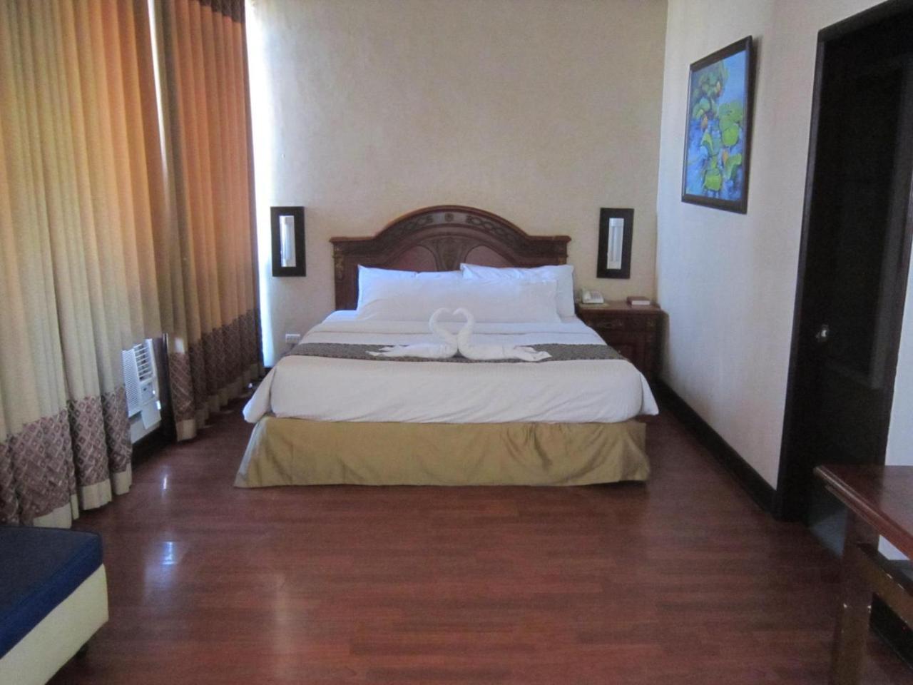 Iloilo Grand Hotel Eksteriør bilde